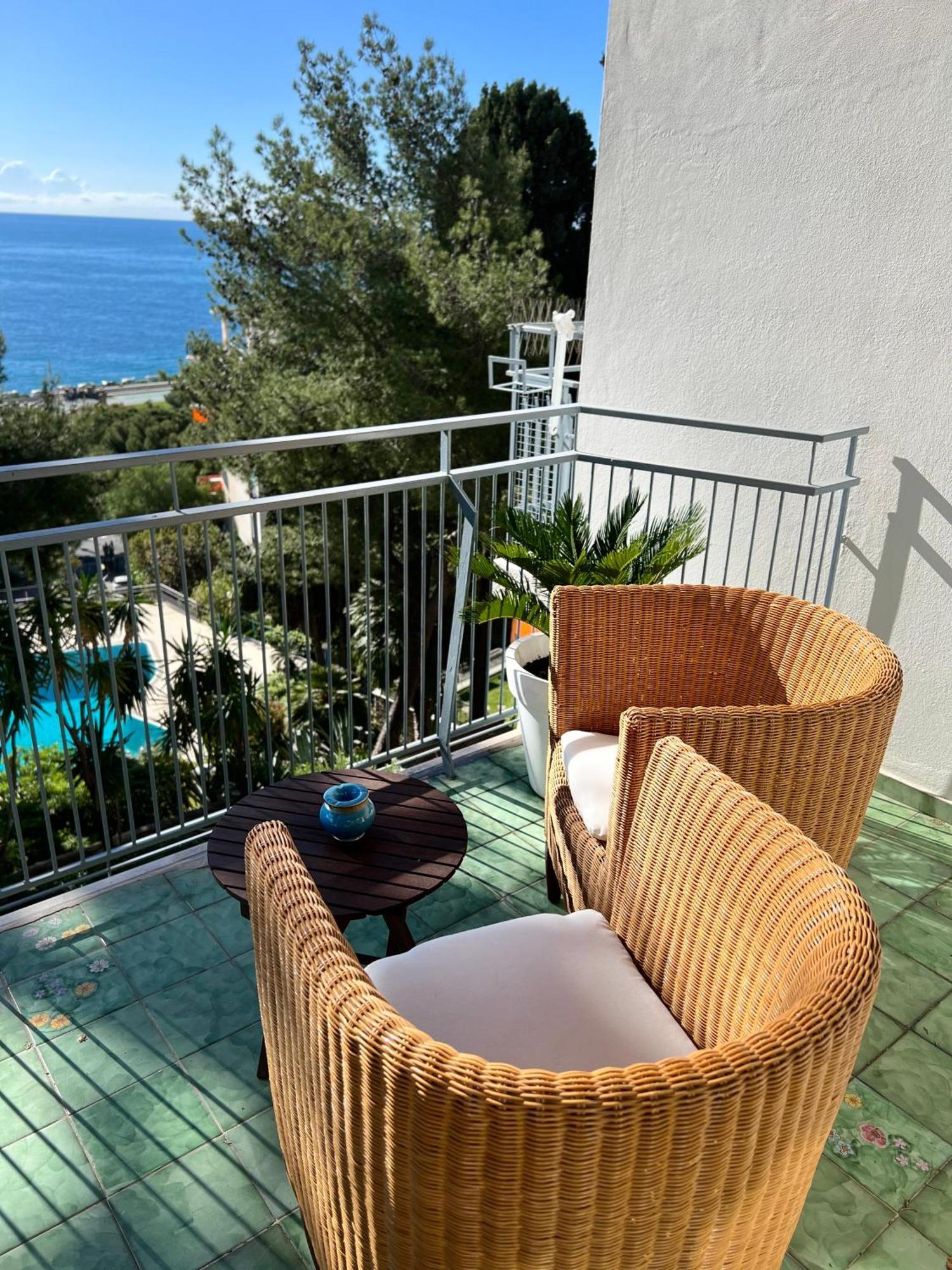 Mamariviera Home Holidays Sanremo - Casa Vista Mare Con Piscina Exterior photo
